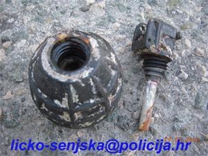 Slika FOTKE ZA VIJESTI/rucna bomba iz mora u Sv. Jurju.jpg